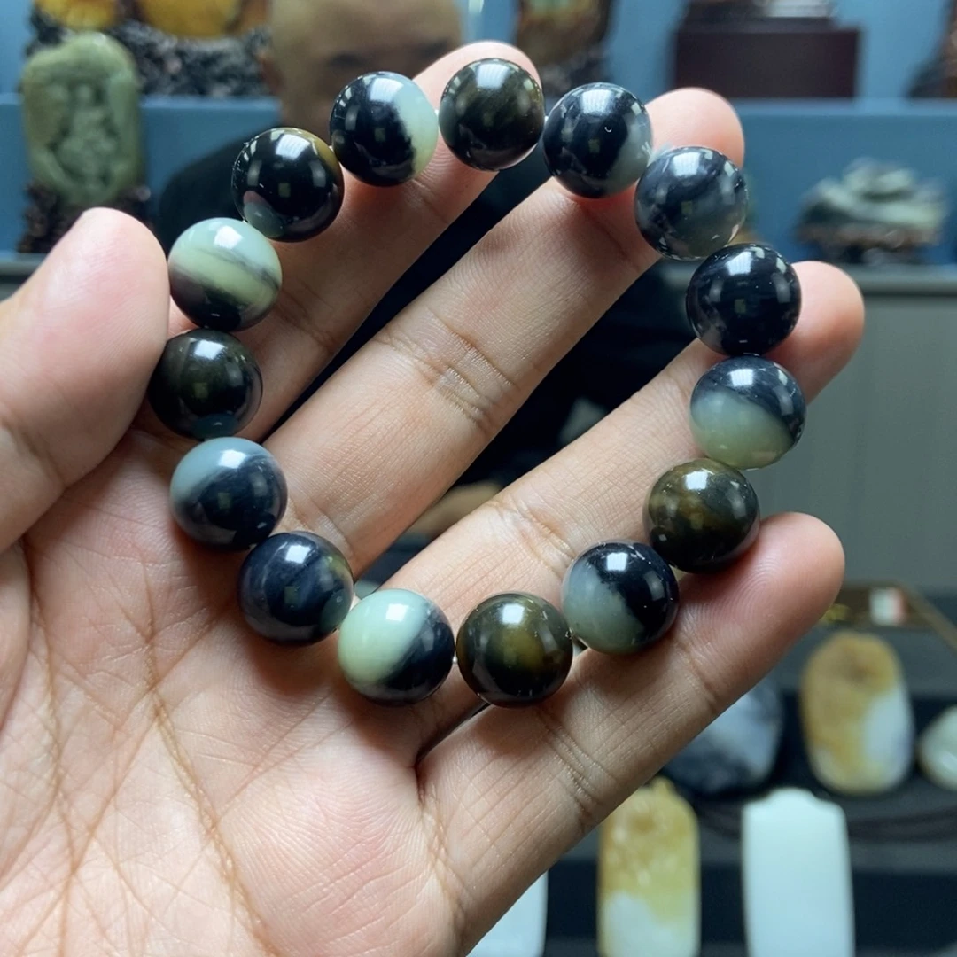 和田玉未镶嵌把件