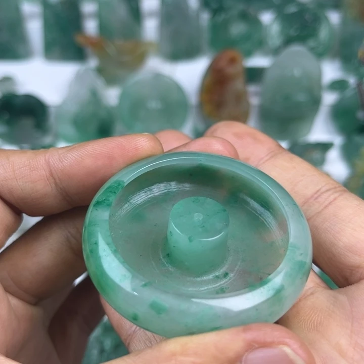 石英质玉未镶嵌颈饰