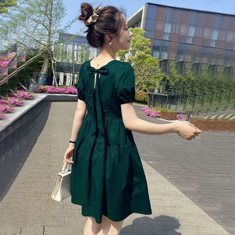 小个子连衣裙女夏季新款韩版中长款法式宽松方领赫本风结裙子，显