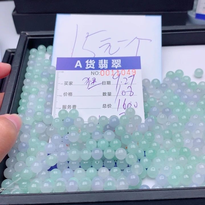 哦***狸翡翠未镶嵌手链多样性