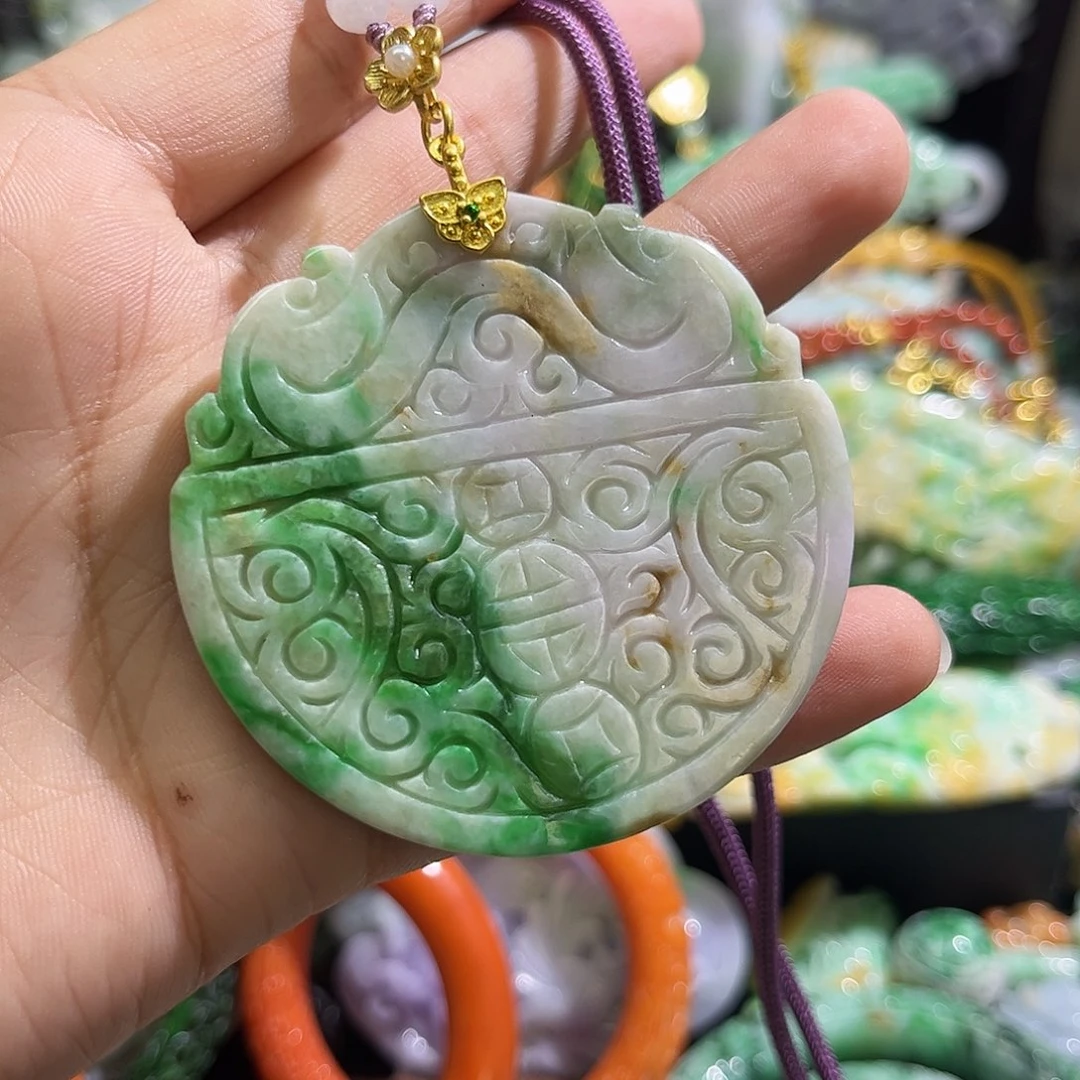 翡翠未镶嵌颈饰待编织