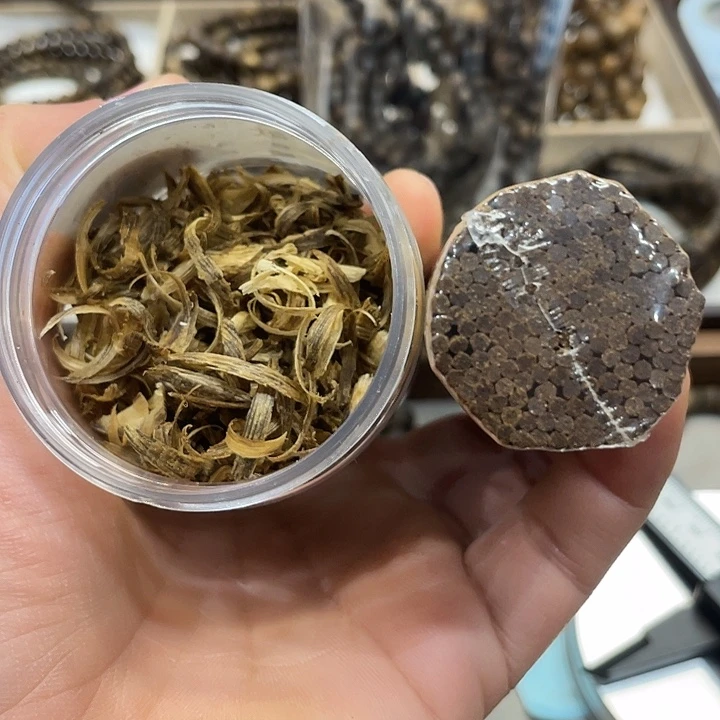 沉香沉香碎屑?****8奇楠碎料香100克