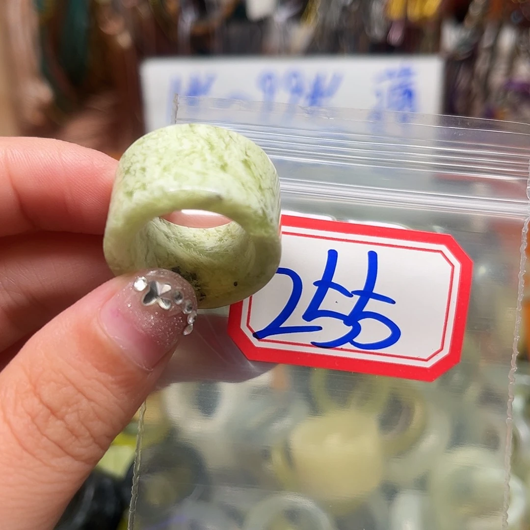 逸***未镶嵌蛇纹石玉珠宝奇石