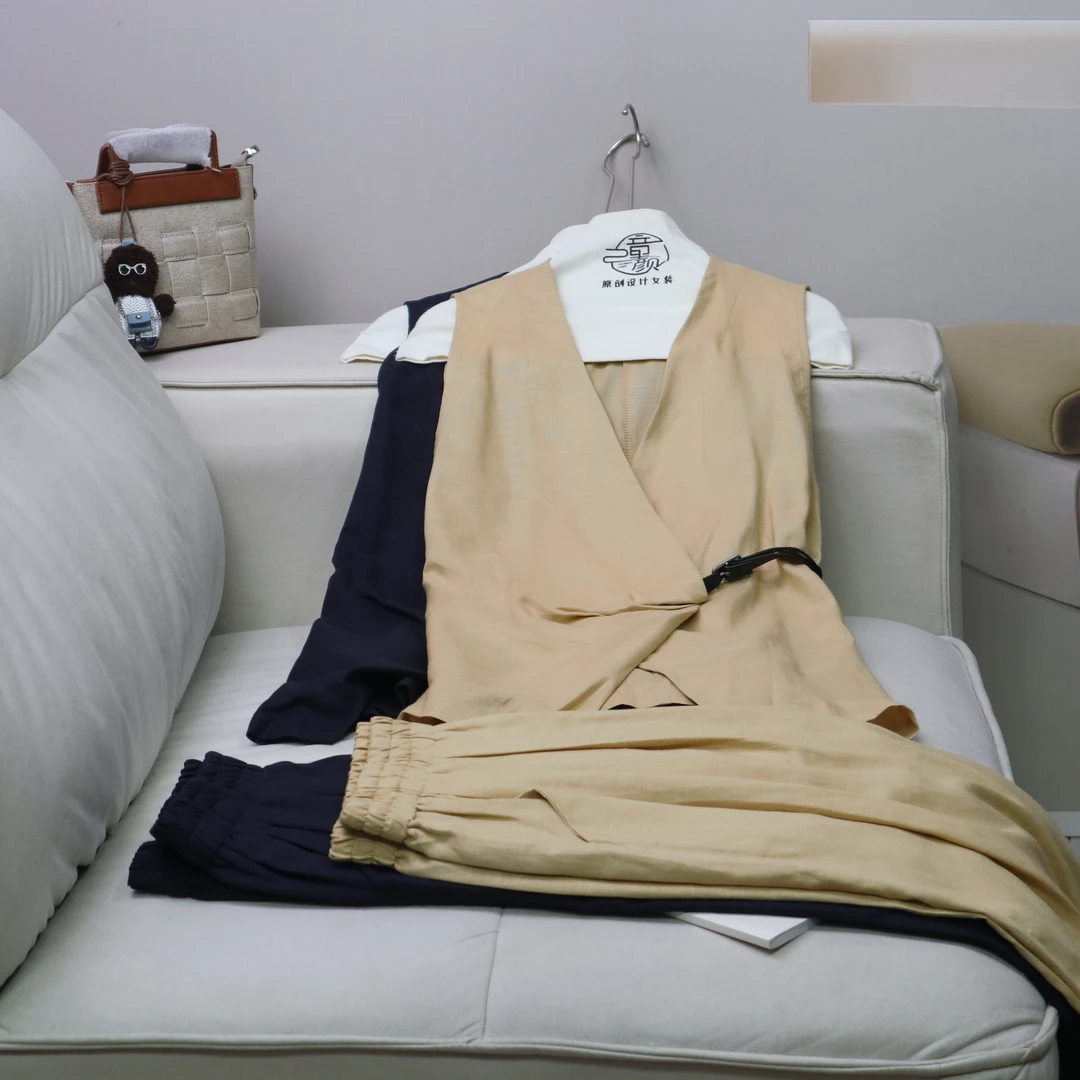 【11090】高品质原创设计两色百搭无袖小衫休闲裤套装星