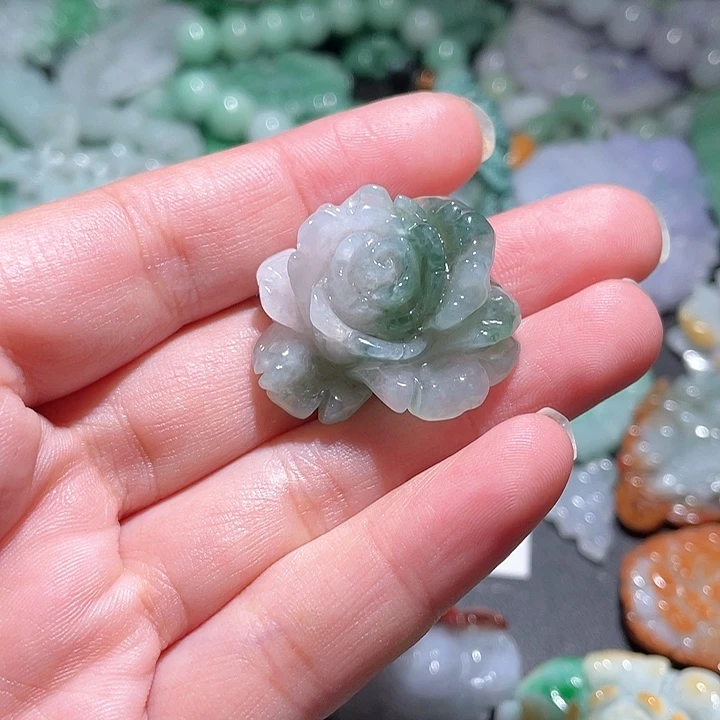 颈饰未镶嵌翡翠天