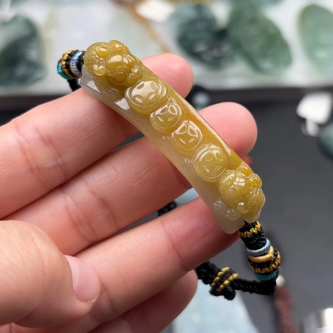 翡翠未镶嵌颈饰手牌