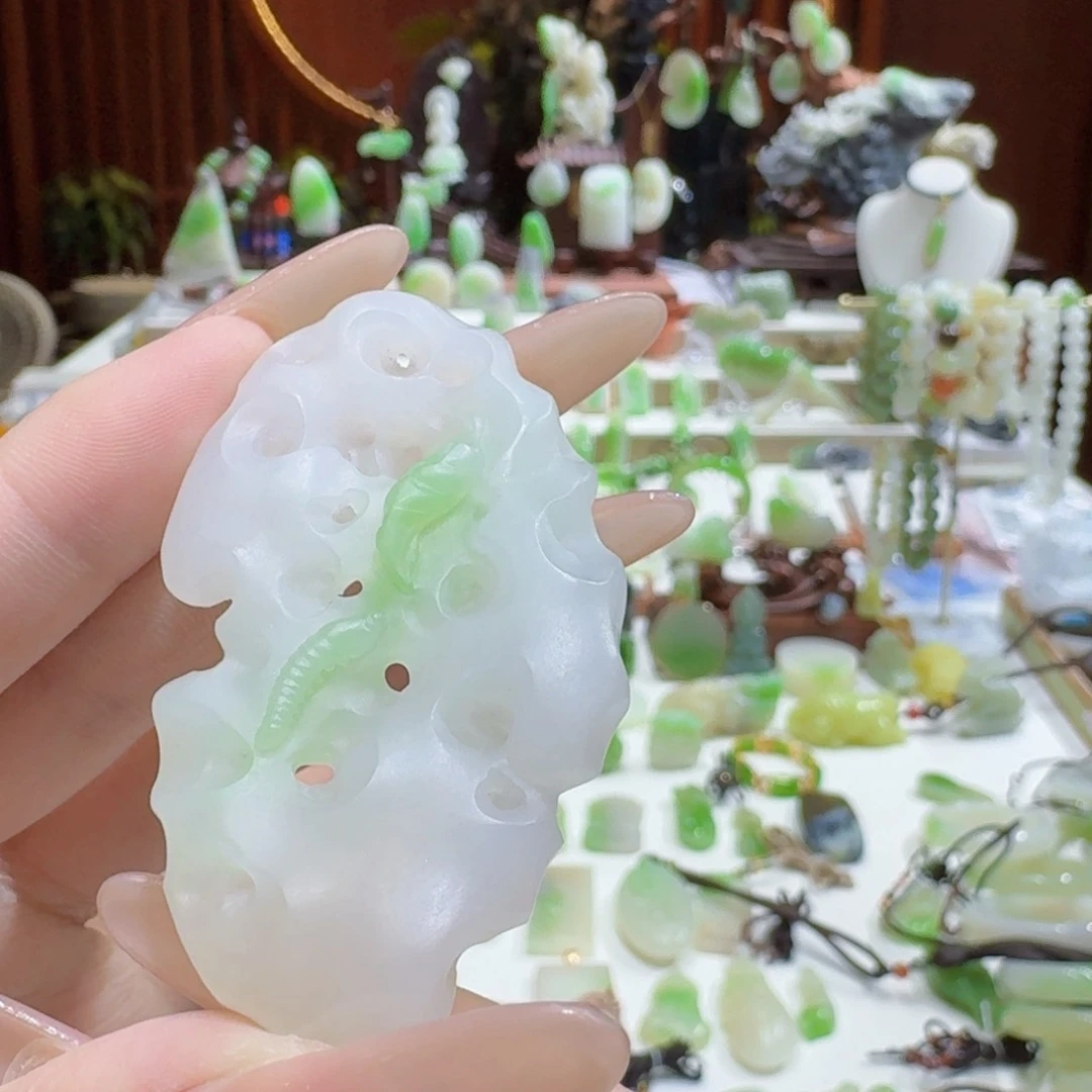 和田玉（翠青玉）未镶嵌挂件弋*翠青太湖石