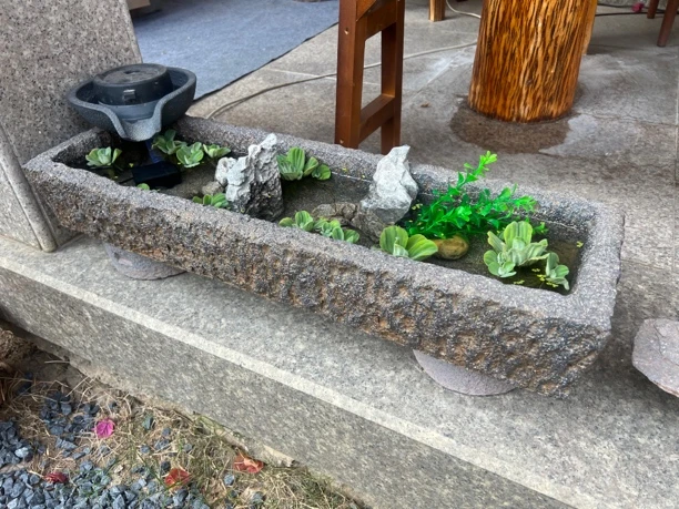 中式庭院复古仿石流水小石磨石槽养鱼生态微景观美学花园阳台布置