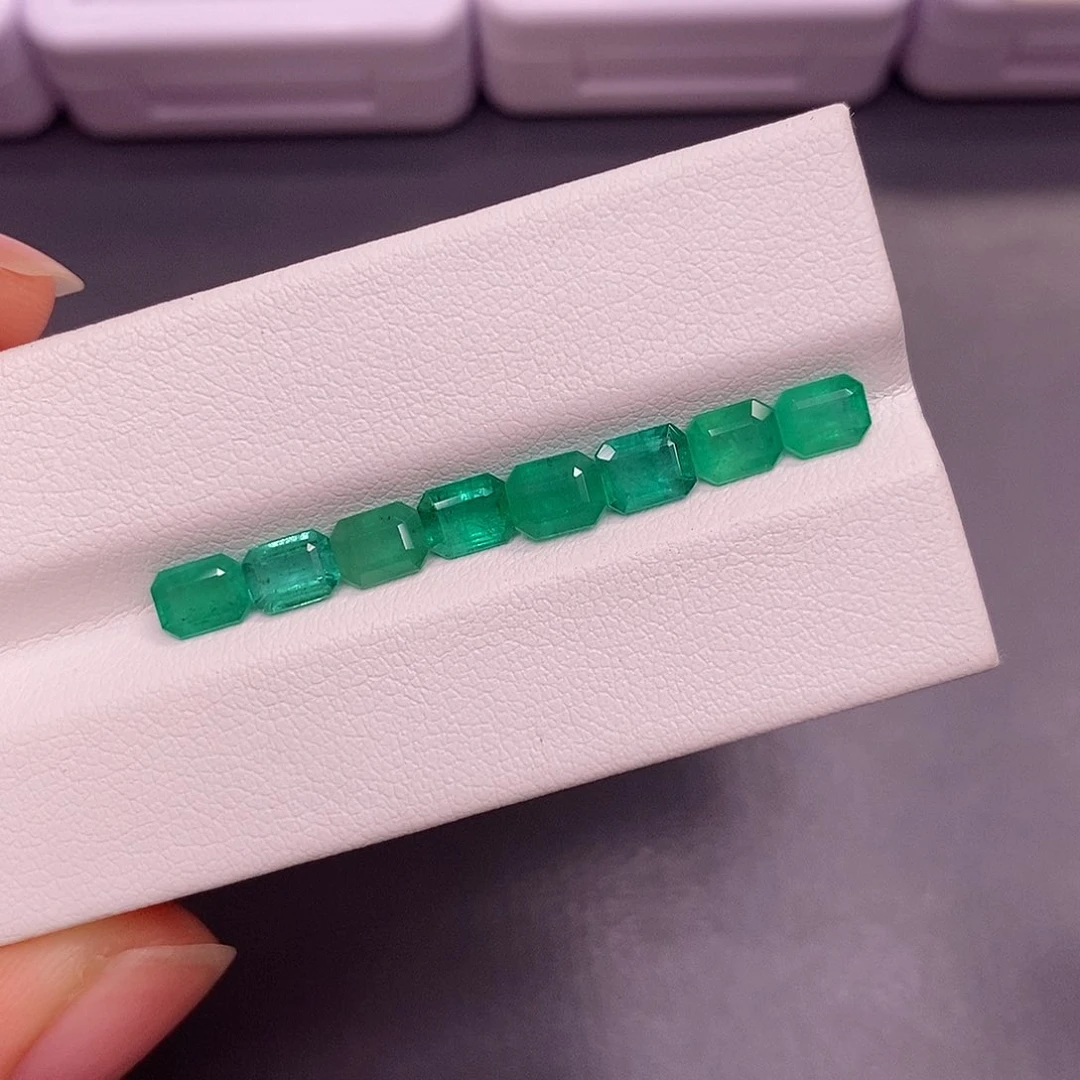 裸石祖母绿280一粒，仅供展示，挑好上定向