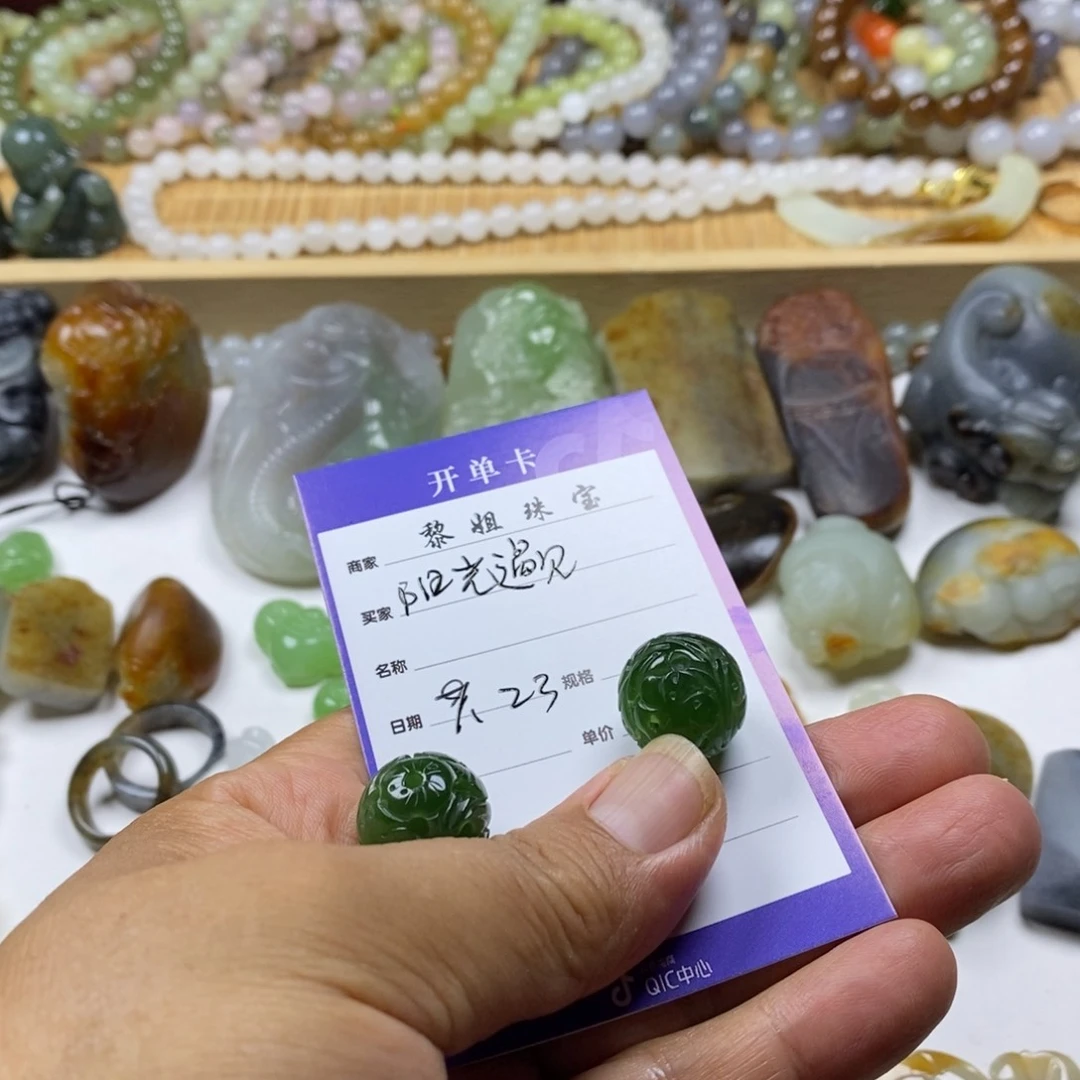 阳***见和田玉（糖玉）未镶嵌颈饰