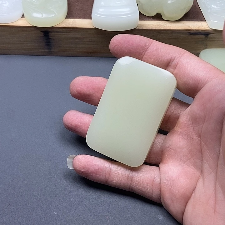 安***業颈饰未镶嵌和田玉