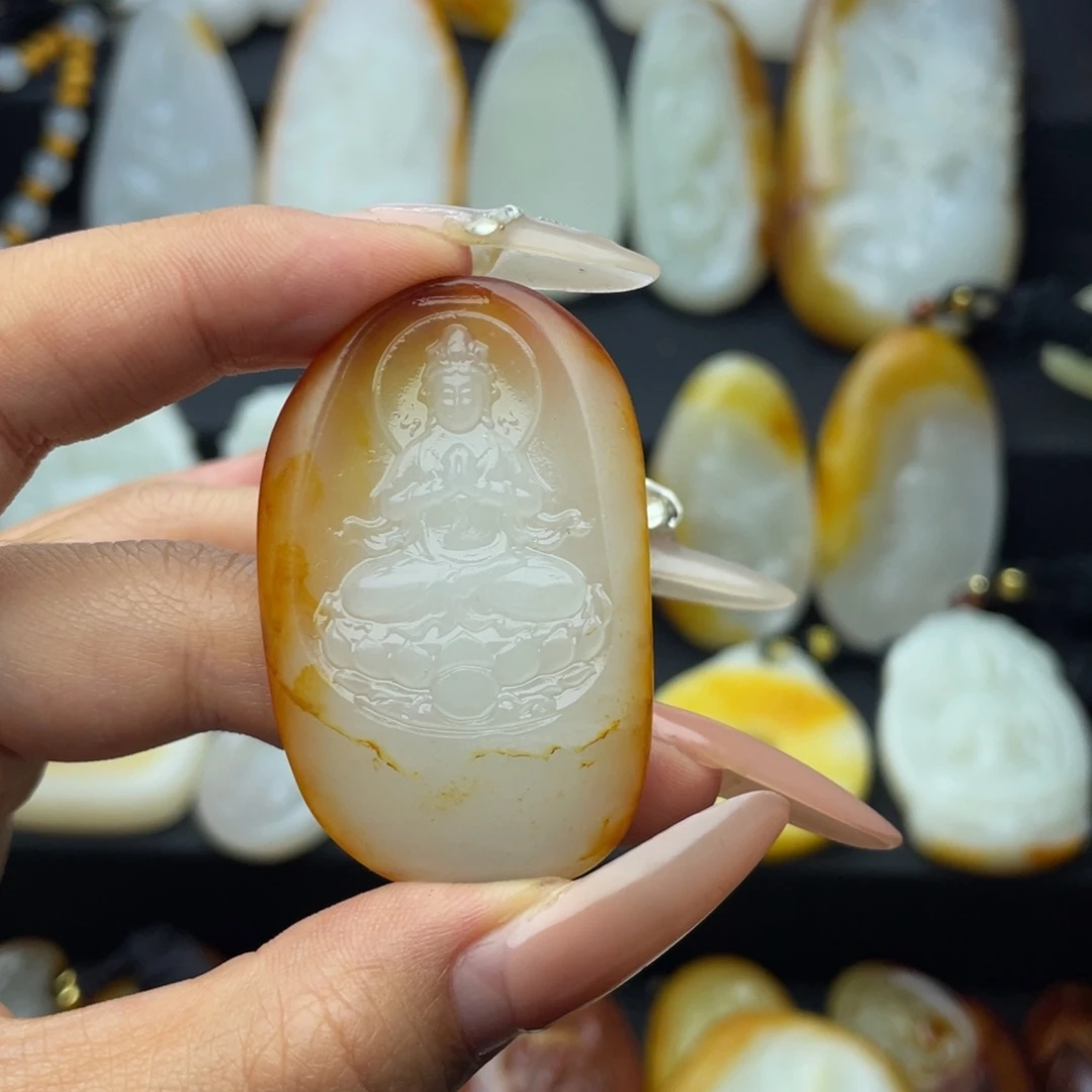 秋***念未镶嵌和田玉挂件