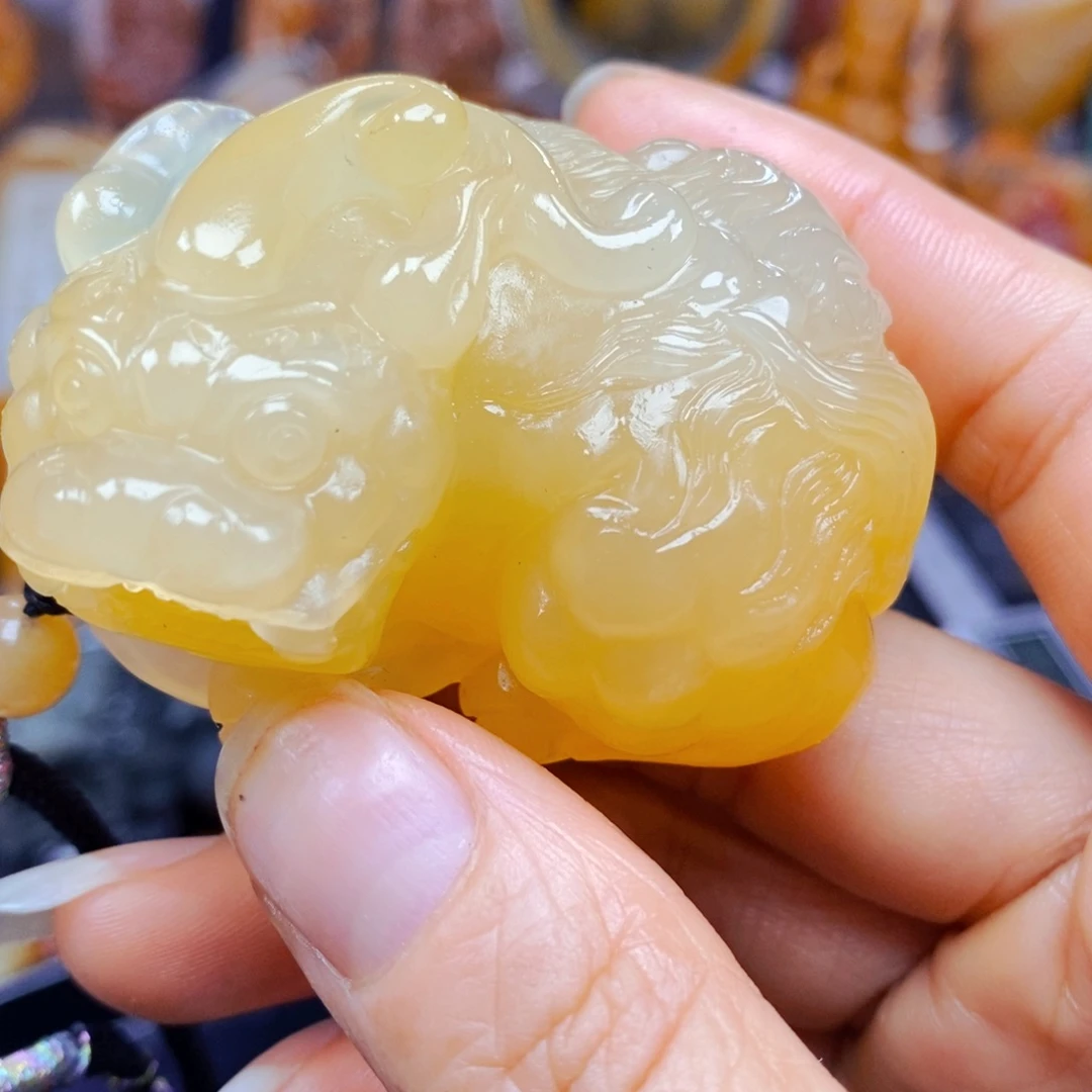石英质玉（黄龙玉）未镶嵌颈饰