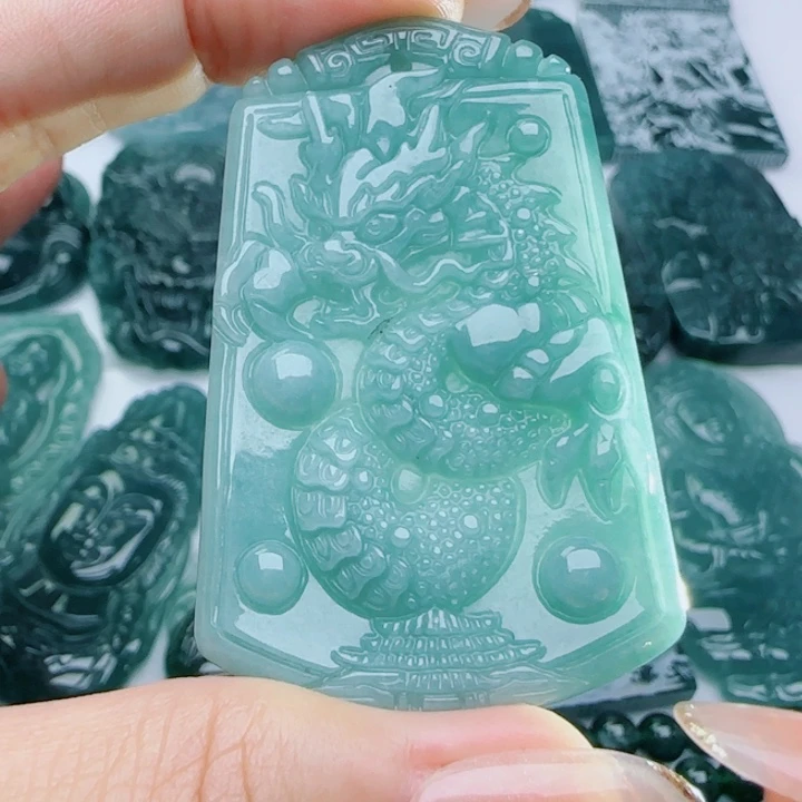 翡翠未镶嵌颈饰多样性发货天然的A货翡翠