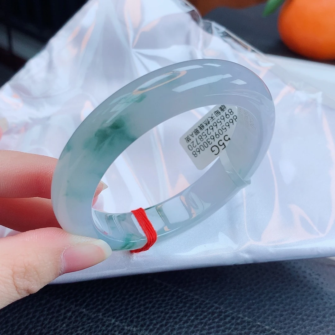 翡翠手镯未镶嵌低****事缅甸天然翡翠A货