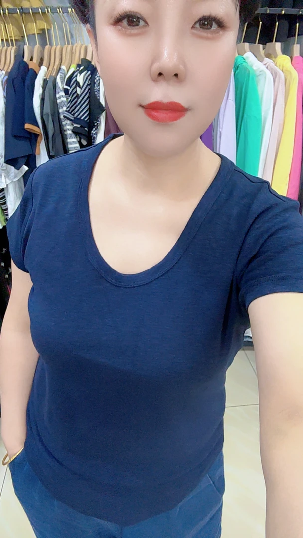 休闲圆领修身款薄款体恤衫～110斤～140斤左右