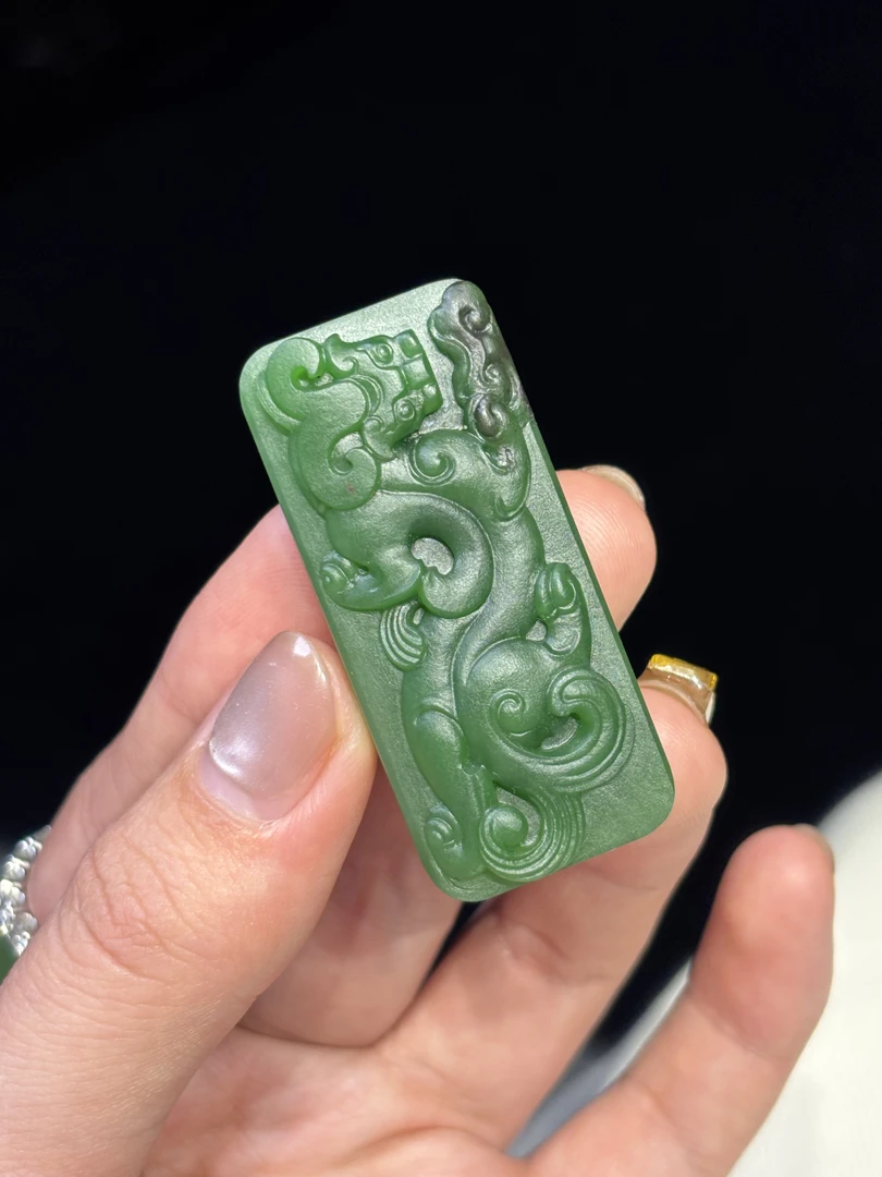 和田玉碧玉手工精雕螭龙牌