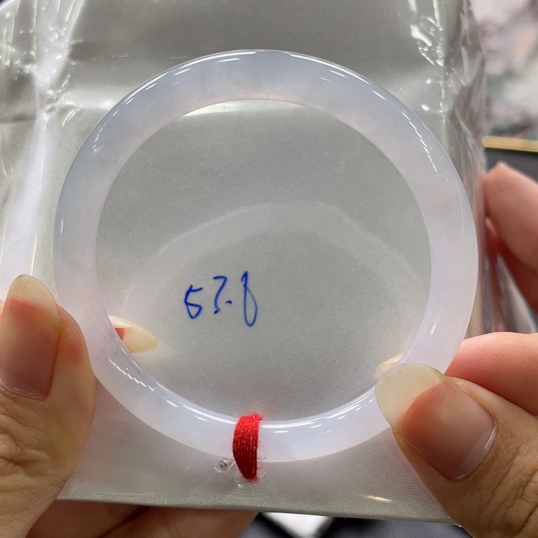 翡翠手镯未镶嵌翡翠手镯