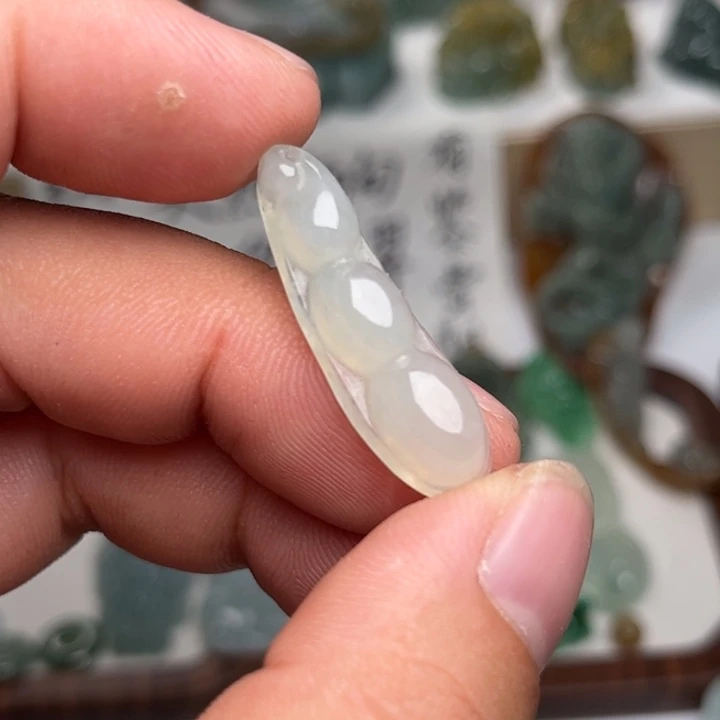 颈饰未镶嵌翡翠福豆