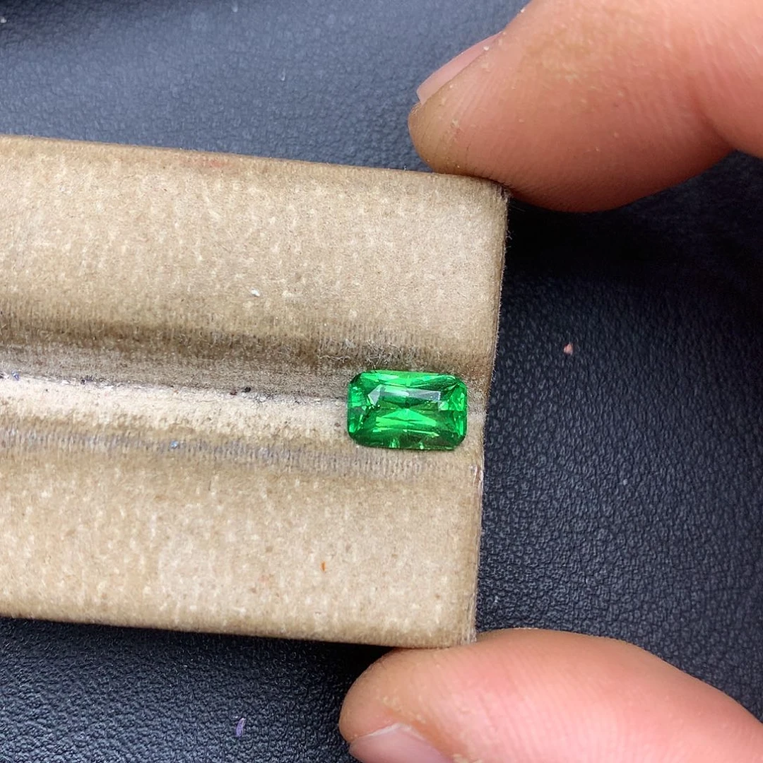未镶嵌裸石石榴石1.49ct