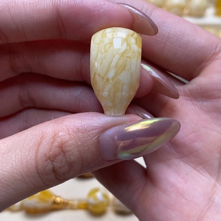 未镶嵌琥珀珠宝奇石