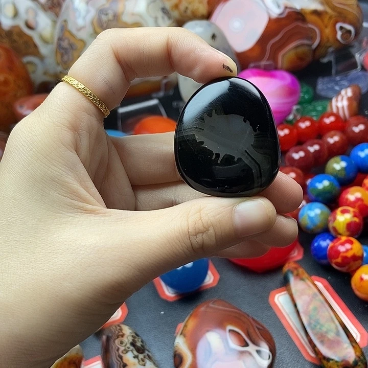 唢***者玛瑙/玉髓未镶嵌珠宝奇石