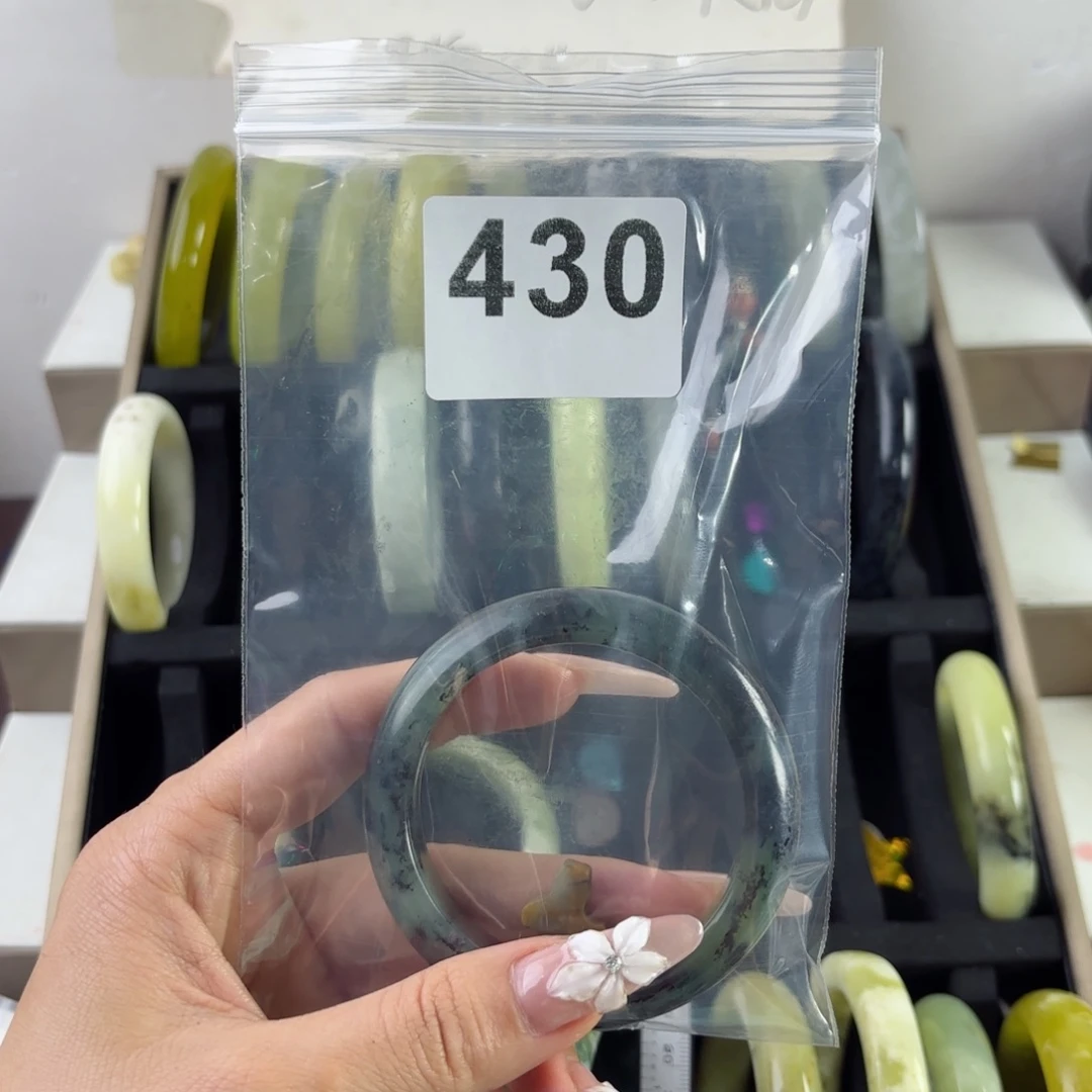 蛇纹石玉未镶嵌手镯哼***唧