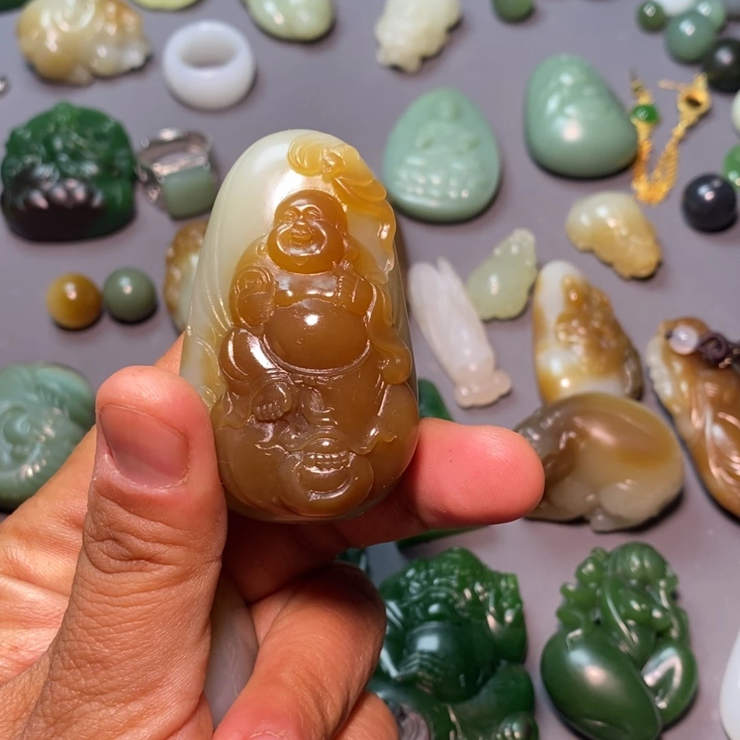 和田玉颈饰未镶嵌梦**花