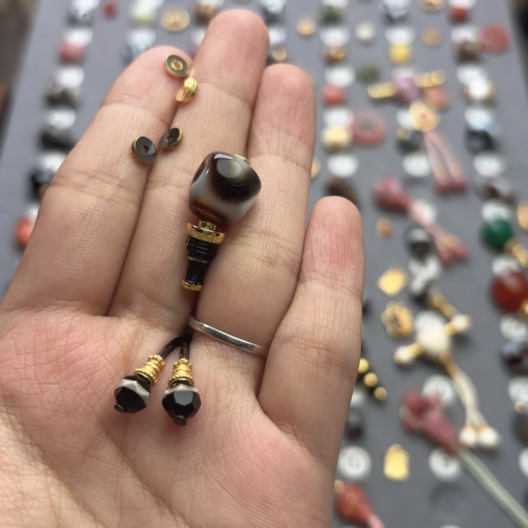 H***H玛瑙/玉髓未镶嵌文玩配饰