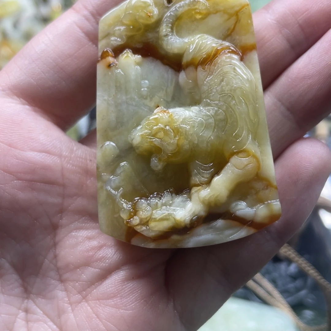 蛇纹石玉未镶嵌吊坠肖****司