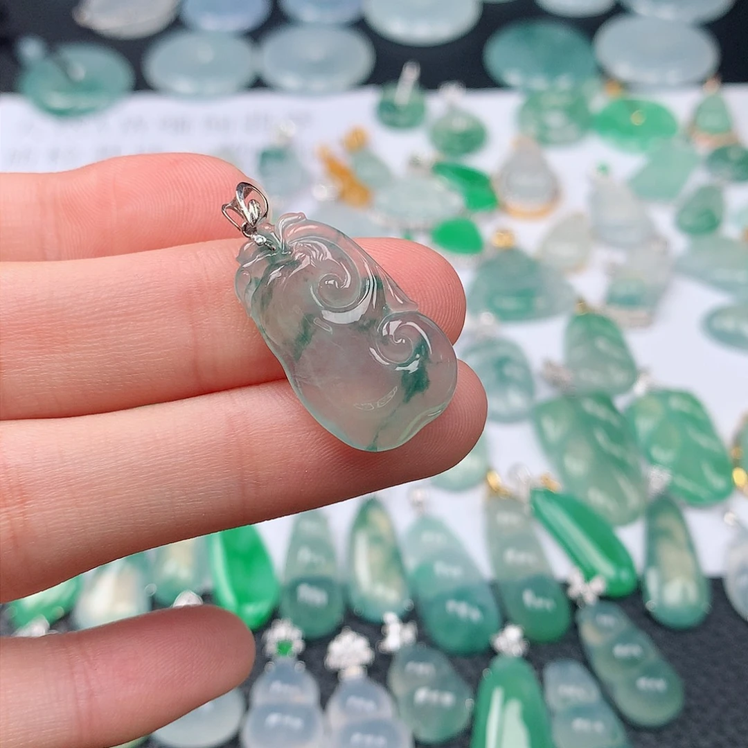 翡翠颈饰18K金镶嵌天然翡翠