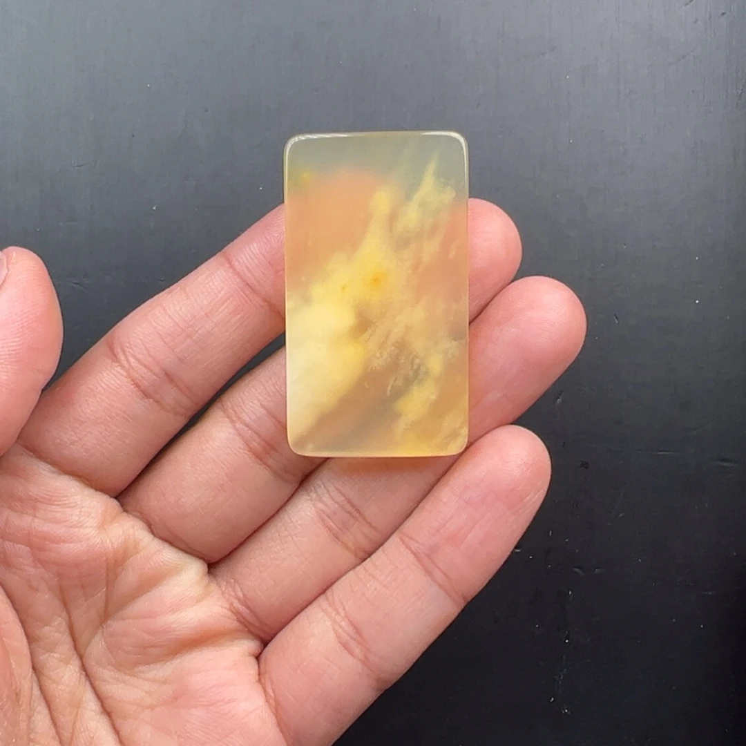 石英质玉（黄龙玉）未镶嵌颈饰