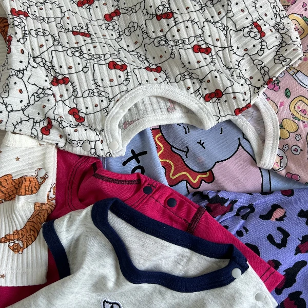 大卡婴童店四季款爬服套装过款链接
