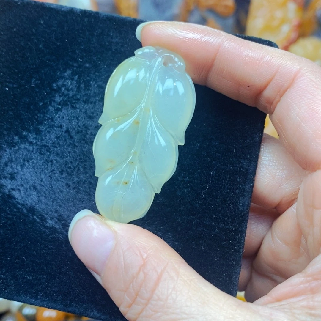 未镶嵌石英质玉（黄龙玉）颈饰