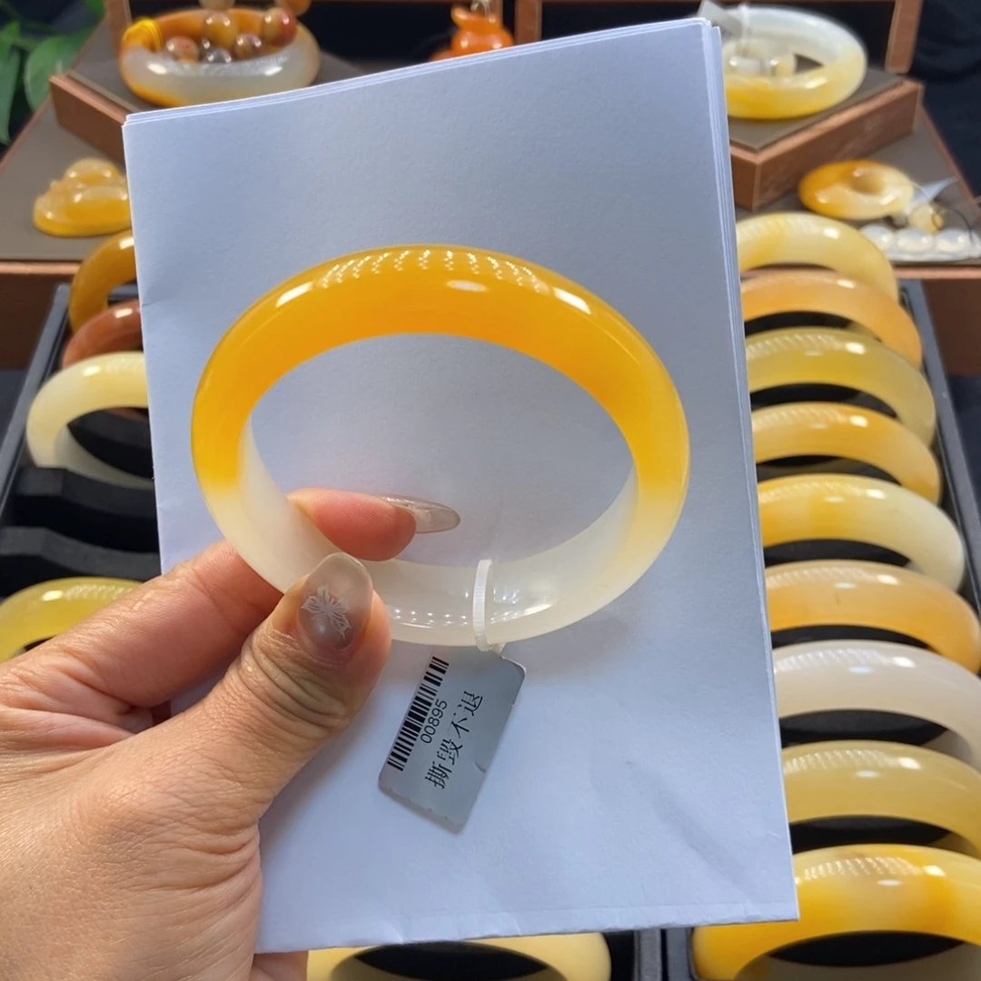 飞***天石英质玉（黄龙玉）未镶嵌手镯阳阳