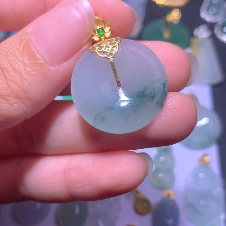 翡翠18K金镶嵌颈饰翡翠