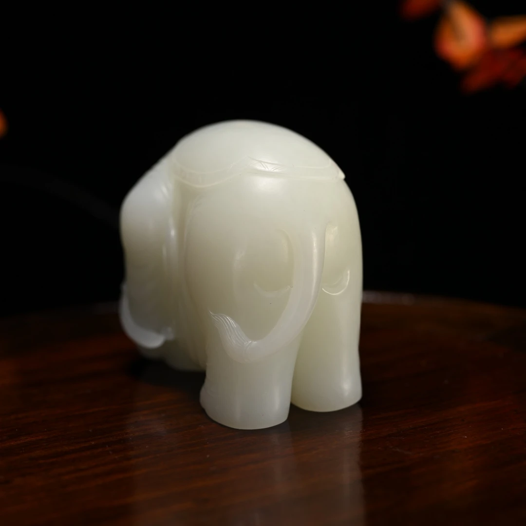 Lot8827 25YU107880和田玉白玉太平有象摆件/匡时