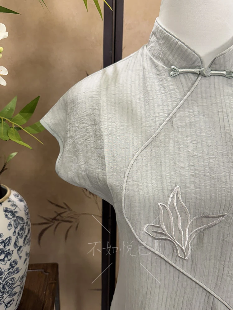 梦华录新中式镂空改良旗袍女春夏新款绣花肌理感收腰修身连衣裙