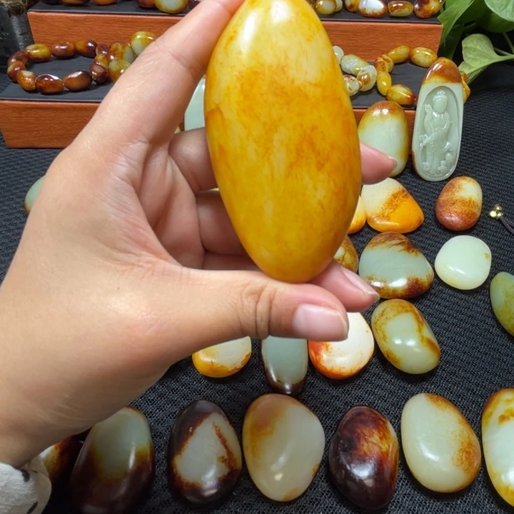 无***语和田玉未镶嵌颈饰