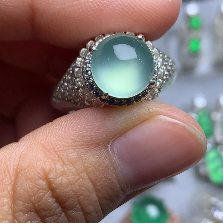 翡翠未镶嵌戒指铜托，卖裸石，需要二次镶嵌