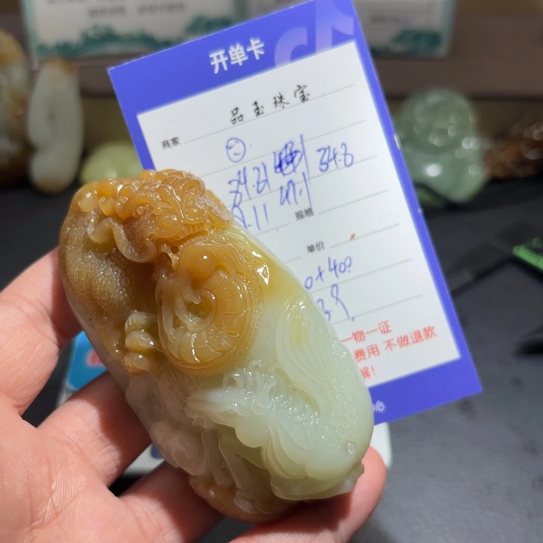 颈饰未镶嵌和田玉?