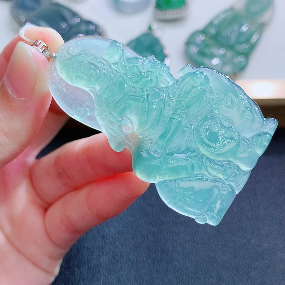 翡翠挂件18K金镶嵌翡翠