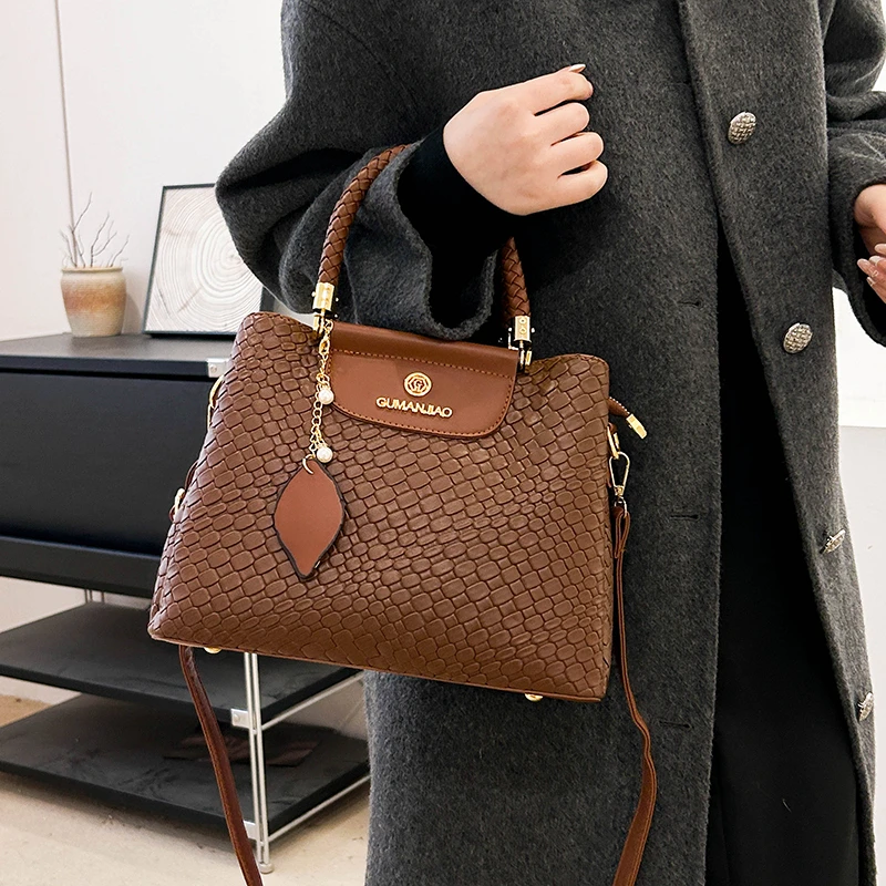 【宠粉专属】3010棕色[28*21*12]大隔层斜挎包可以手提百搭气质