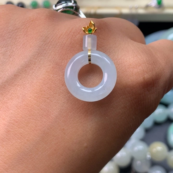 翡翠18K金镶嵌颈饰甜甜圈
