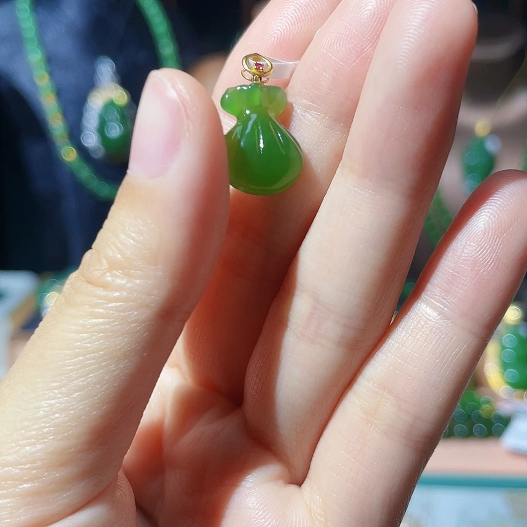 和田玉（碧玉）18K金镶嵌颈饰