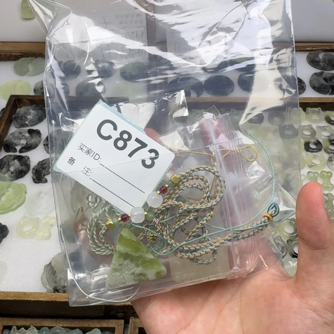 笑****蛇纹石玉未镶嵌吊坠