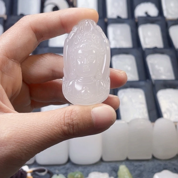 石英质玉（金丝玉）颈饰未镶嵌涛