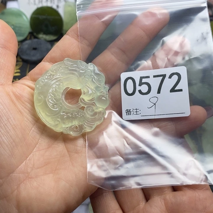 蛇纹石玉颈饰合金我***莓