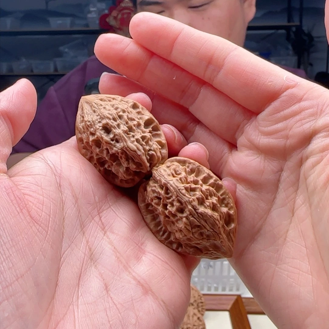 文玩核桃把件30左右黄鸡