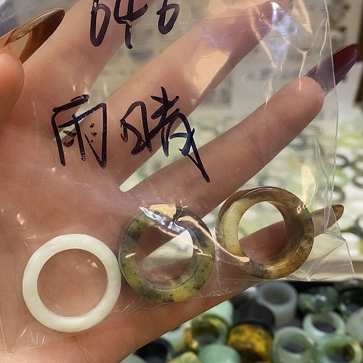 雨***晴蛇纹石玉未镶嵌戒指